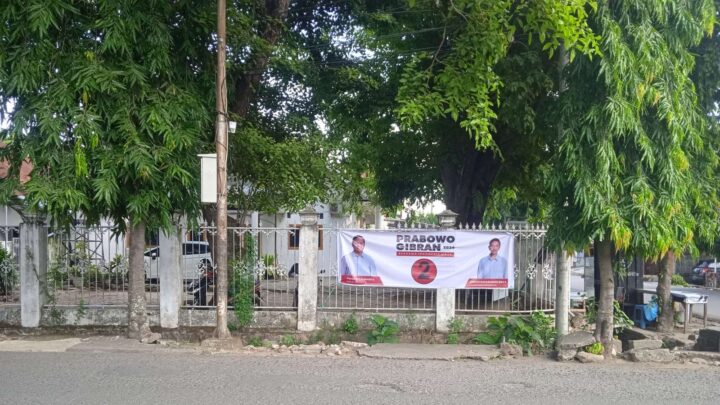 Rumah Dinas depan Gedung PKK di Pinrang Terpasang Spanduk Kampanye, Bawaslu: Itu Dilarang Pinrang