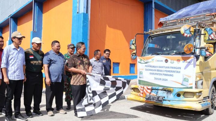 Jelang Pencoblosan Cadangan Beras Pemkab Disalurkan, Wabup Pinrang: Bantuan Ini dari Pemerintah Pencoblosan