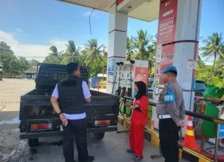 Polres Pinrang Pastikan Tak Ada Kelangkaan BBM, Antrean Solar di SPBU Tiroang Dipicu Membludaknya Konsumen pinrang
